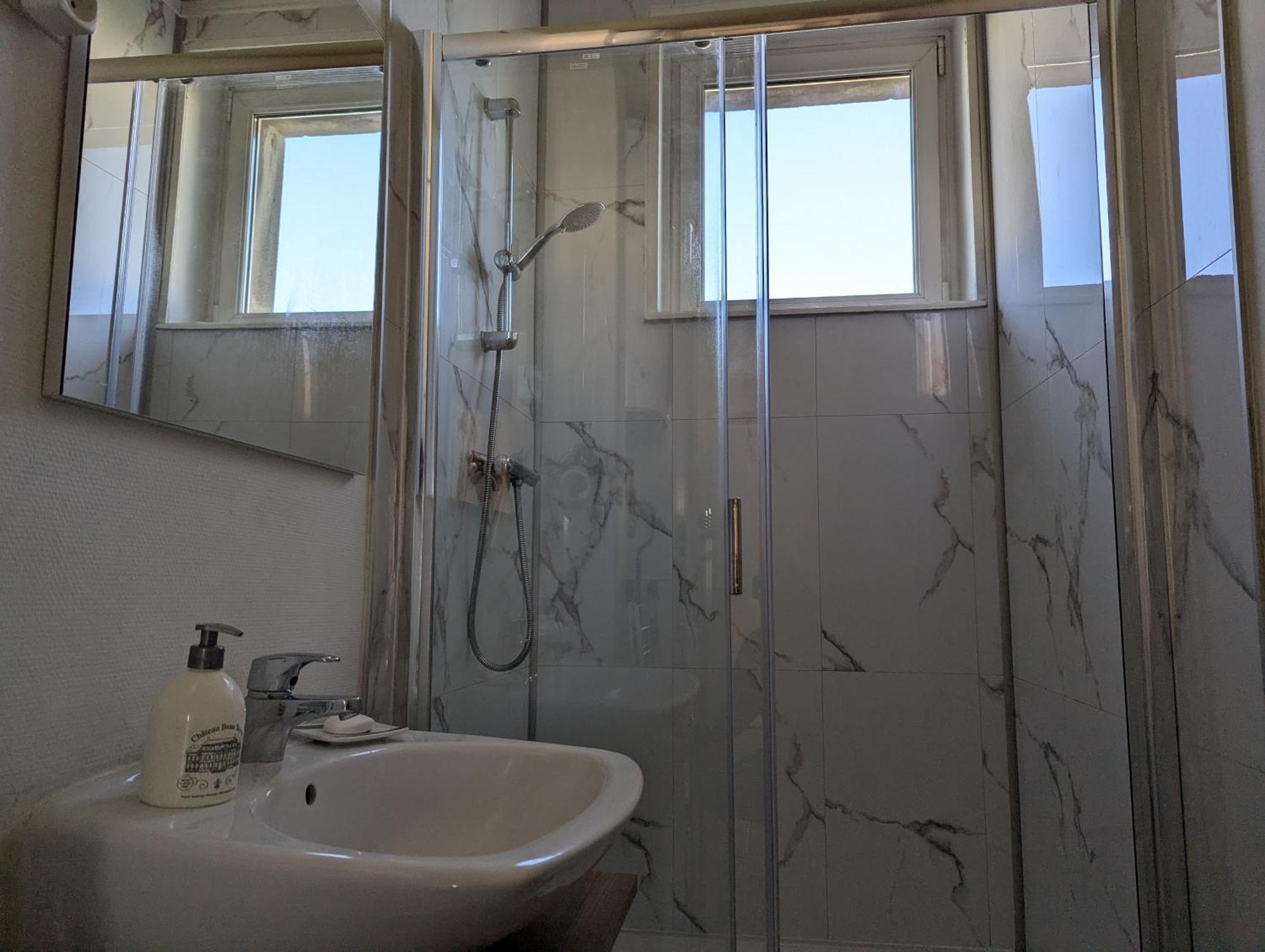 Le Mirage - Appartement 2 Chambres, Salon, Cuisine Equipee, Parking Et Wifi Gratuit Mulhouse Exterior photo